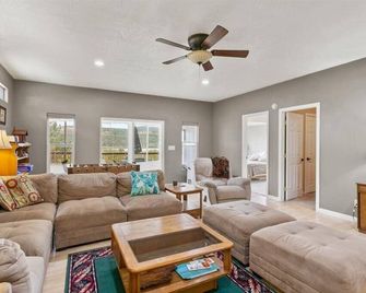 Life's Always Better At The Lake! - Harrison - Living room