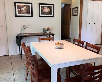 Centrally located entire home w/Fenced in yard - McComb - Dining room
