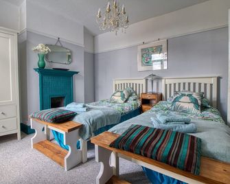 Large character home, hot tub, beach 5 min walk - Gorleston-on-Sea - Bedroom