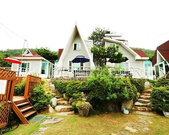 Ganghwado Evergreen Pension - Ganghwa-gun - Building