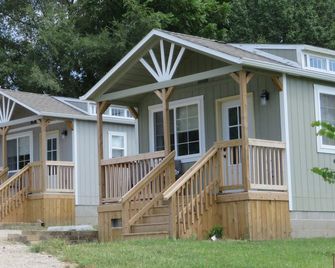 Cozy cabin 2 in wonderful Nebraska City with WiFi, AC - Nebraska City - Gebäude