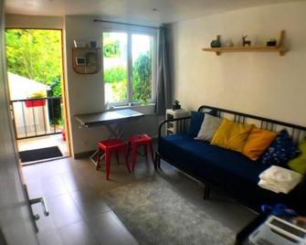 Studio calme proche Paris avec terrasse privative et jacuzzi en option - Palaiseau - Salon