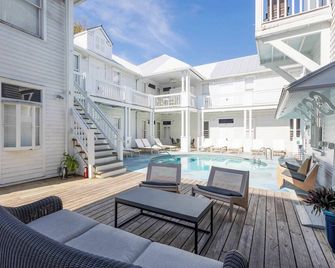Classic King, Pool - Curry Mansion Inn - Key West - Balcony
