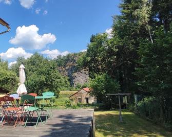 La Folie - Fumay - Gîte - Haybes - Innenhof