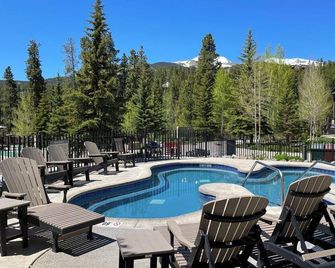 2 BR 2 BA slope-side resort ski-in just feet from 4 o'clock - Breckenridge - Pool