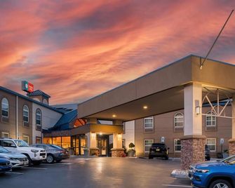 SureStay Plus by Best Western Elizabethtown Lancaster - Elizabethtown - Building