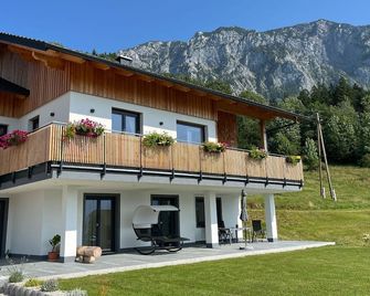 Wild und Wald Ferienwohnung - Steinbach am Attersee - Budova
