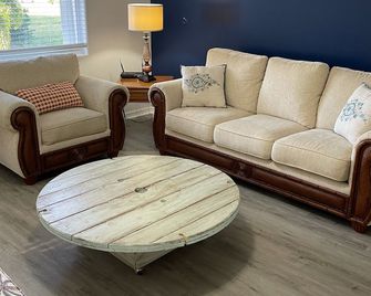 Pine Island Breeze/Bokeelia 1 Bdrm 1 Bath - Bokeelia - Living room