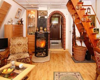Ferienhaus mit Kaminofen am Duemmer See in Perlin - Lützow - Sala de estar