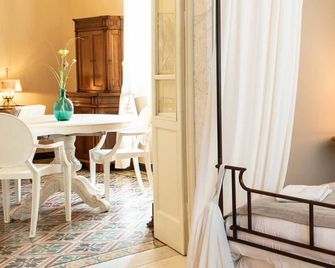 Villa Belverde Boutique Hotel - Marina di Carrara - Schlafzimmer