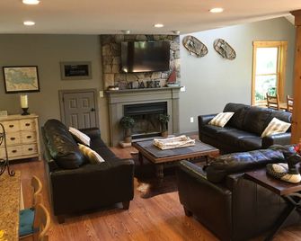 Luxury High-end Winnipesaukee Lakefront Sleeps 14 - ideal for large families - Moultonborough - Living room