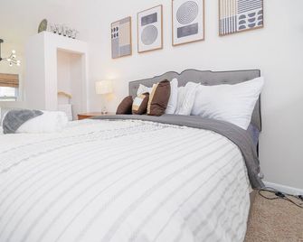 Swanky Furnished Townhome Uptown Downtown - Charlotte - Habitación