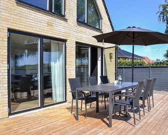 4 bedroom lovely home in Dragør - Dragør - Patio