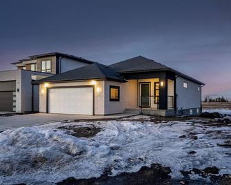 Brand New Home near Winnipeg minutes away from Canada Life Center - East Saint Paul - Gebäude