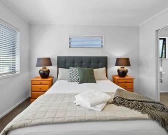 Seven By The Sea - stylish apartment near port - New Plymouth