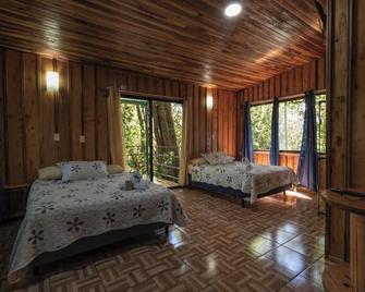 The Green Tree Lodge - Monteverde - Bedroom
