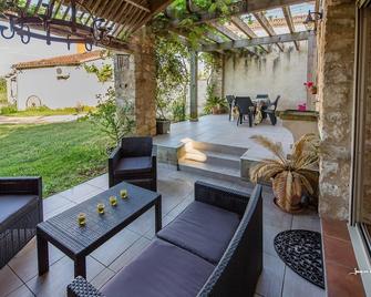 Domaine Des Clauzes - Dénat - Patio