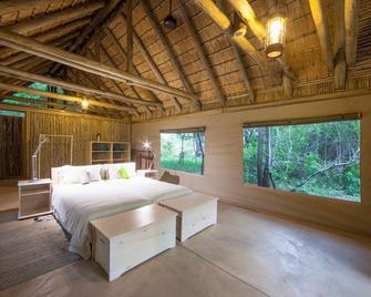 Bateleur Main Camp - Ngala - Habitación