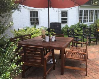 Great location for college visits/move-in, parents weekend, Merion Golf, Phila! - Haverford - Патіо