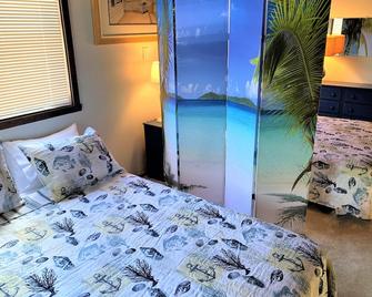Waterfront Loft with free water access to Three Sisters Springs - Inglis - Habitación
