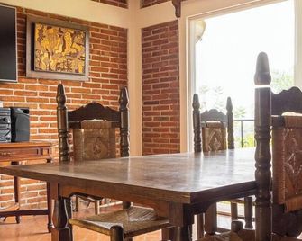 Spacious Cuernavaca House 14 Guests Pool & Grill - Tres de Mayo - Dining room