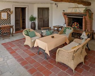 Guest House La Carolina - Tigliole - Патіо