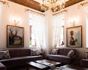 Hotel Argjiro - Gjirokastra - Sala de estar