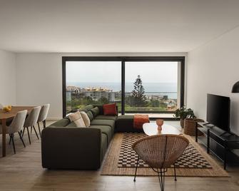 Outsite Private Villa with Infinity Pool and Ocean View - Mafra - Salon
