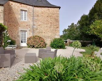 Propriété Familiale de Caractère, Dans un Manoir Breton - Theix-Noyalo - Patio