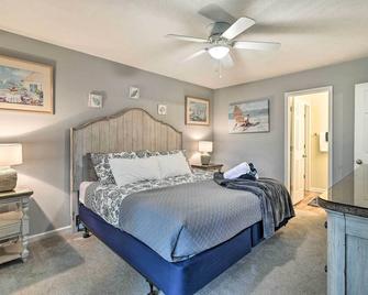 True Blue Golf Resort Condo - 3 Mi to Beach! - Pawleys Island - Bedroom