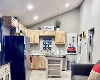 Rejuvenation Station - 2br/1ba - Close To Tech - Lubbock - Kitchen