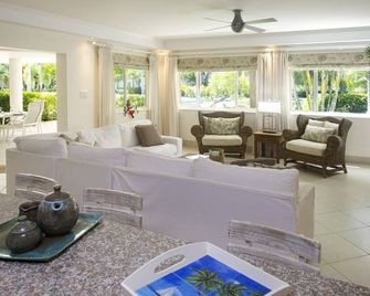Palm Beach 110 3 Bedroom Condo - Hastings - Olohuone