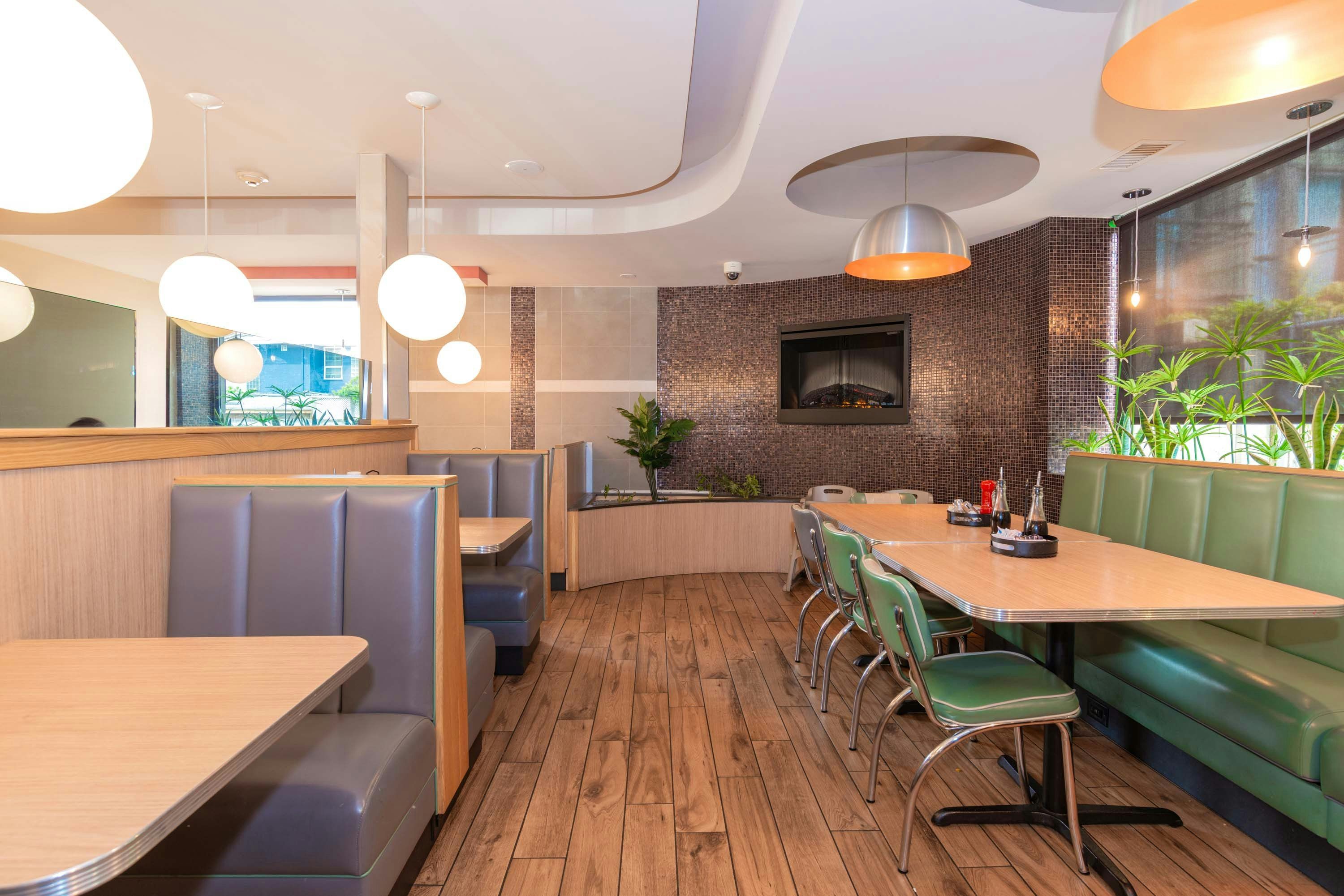 Sandman Signature Vancouver Airport Hotel & Resort thumbnail 3
