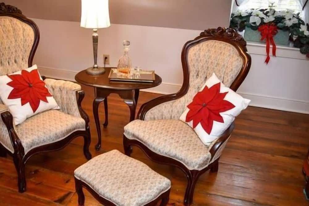 Living room view of The Richard Johnston Inn & 1890 Caroline House