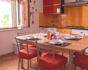 Casa L'Alzoni - San Teodoro - Spisestue
