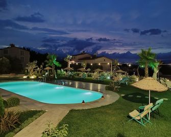 Golyaka Stone Garden Hotel - Orhangazi - Havuz
