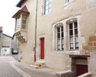 Maison de Caractère 14ème Siècle, 6 Pers., Grand Jardin & Cheminée, Près de Nancy et Verdun - FR-1-585-46 - Ménil-la-Horgne - Edificio