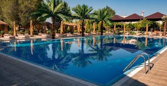 Cross Resort Yerevan - Jerevan - Pool