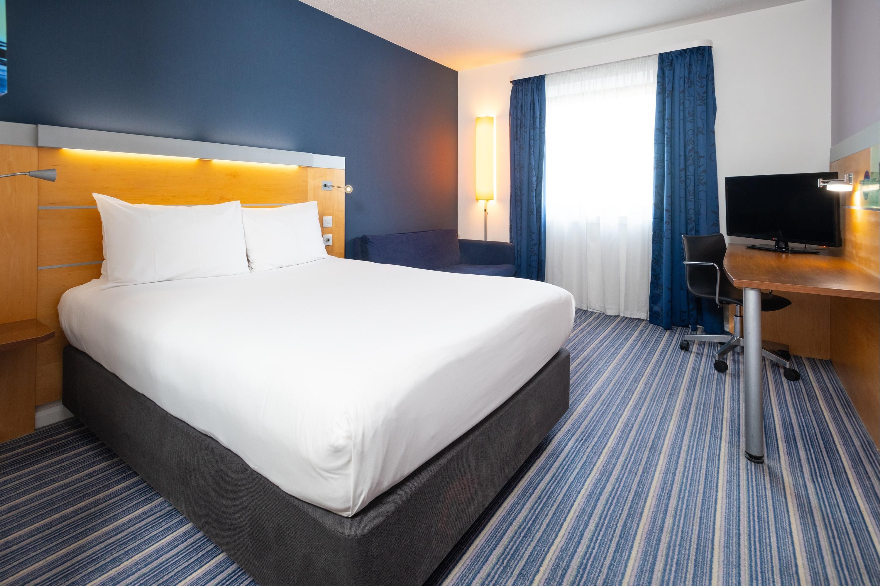 Holiday Inn Express Bedford By IHG - Bedford - Yatak Odası