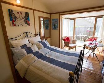 Heatherbell Cottage Guest Accommodation - Bridport - Bedroom