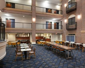 Courtyard by Marriott Wichita at Old Town - וויצי'טה - מסעדה