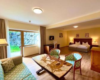 Hotel Bärenstüberl - שונאו אם קונגיסי - חדר שינה