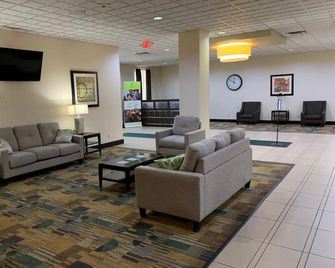 Quality Inn & Suites Downtown Mansfield - Mansfield - Lounge