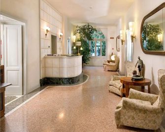 Hotel Milano - Toscolano Maderno - Lobby