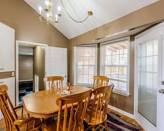 La Vergne hospital mancave - La Vergne - Comedor