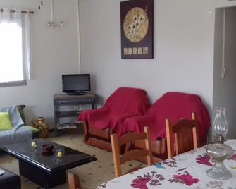 A spacious and warm F5 for your vacation or your stay! - Fort-de-France - Living room