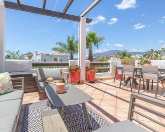 Sunset Golf Penthouse - Happy Rentals - Estepona - Balcone