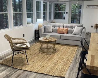 Cabin on the Hill - Roach - Sala de estar