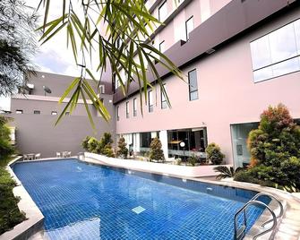 Hotel Suni Abepura - Jayapura - Pool
