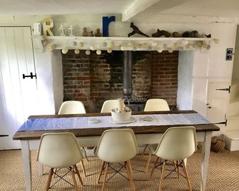 Sea Views at this Grade II Listed Cottage with Baby Grand Piano (Pet Friendly) - Birch - Dining room